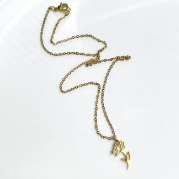Birth Flower Necklace - Picture 4 of 10